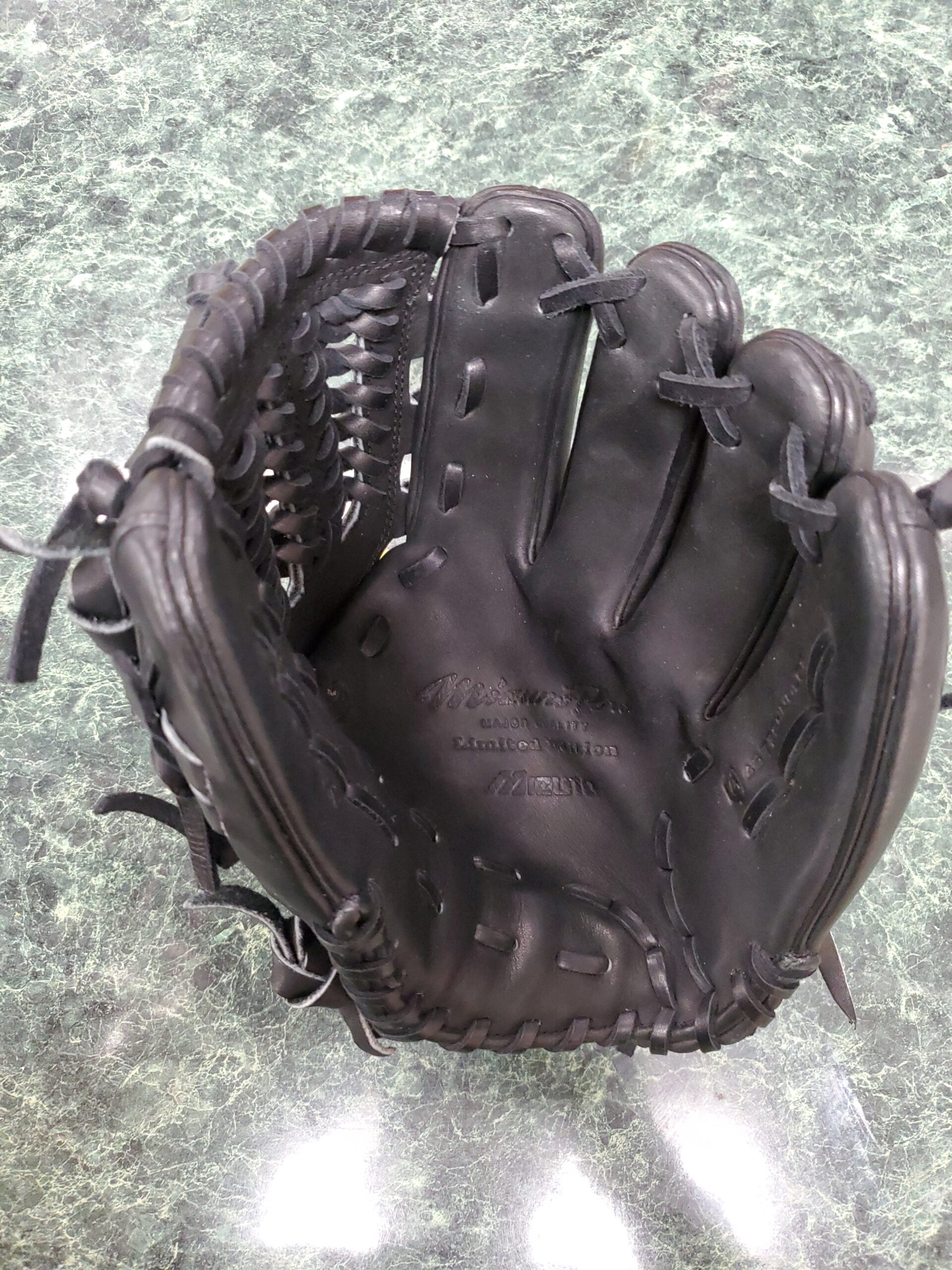 New Mizuno Pro Limited Edition GMP-60BK Right Hand Throw Glove