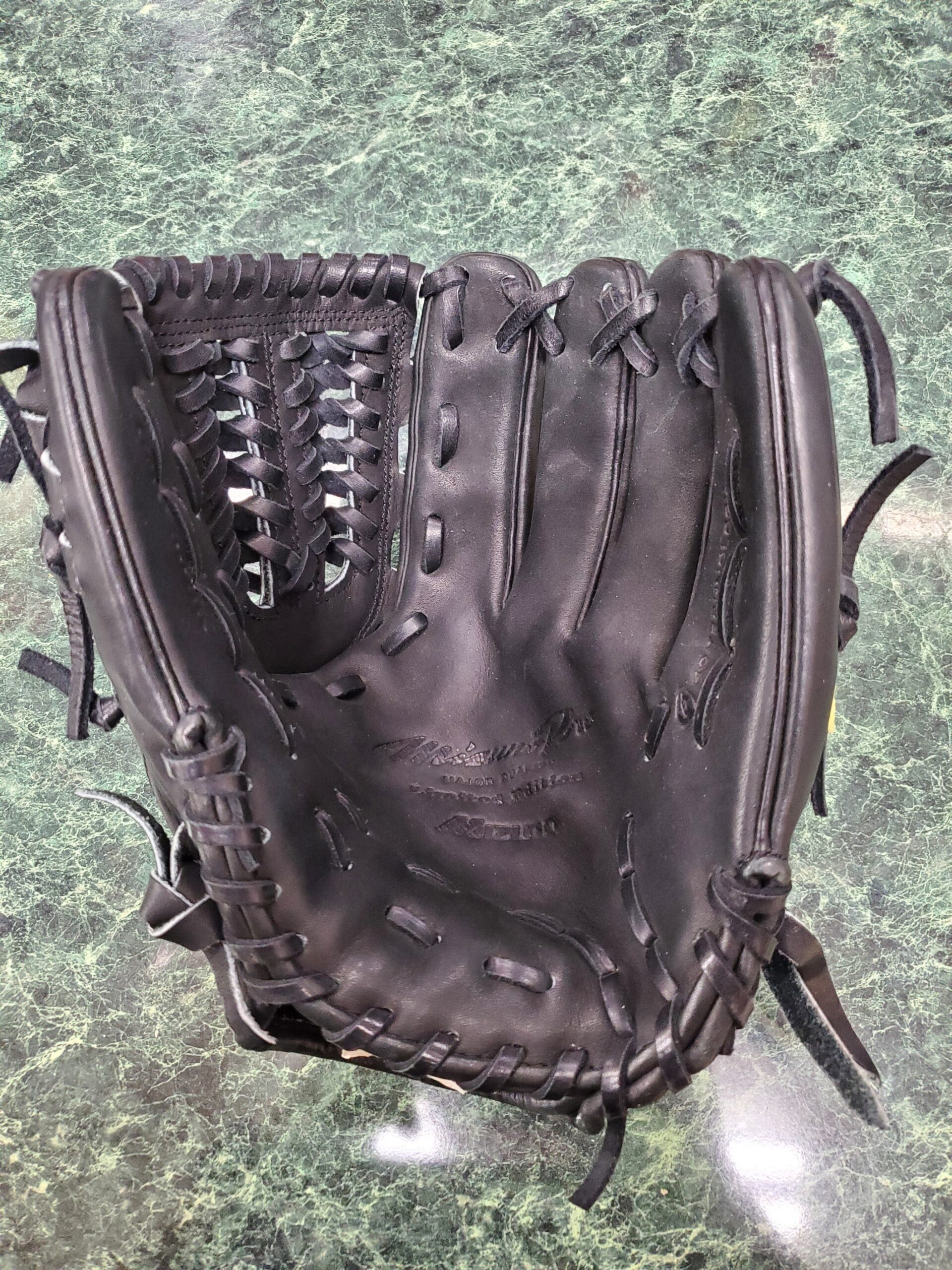 New Mizuno Pro Limited Edition GMP-60BK Right Hand Throw Glove